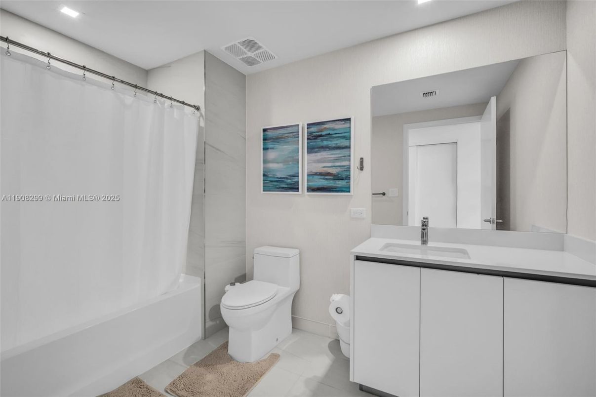 Bathroom, Interior, Recessed Lighting