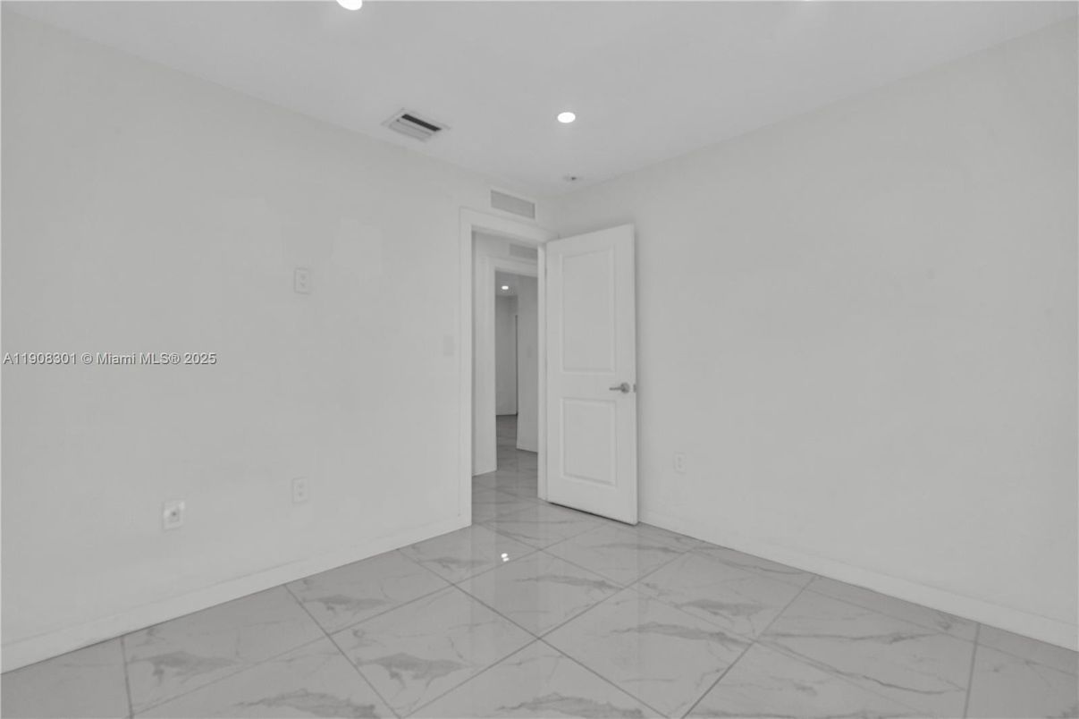 Empty room, Interior, Marble, Recessed Lighting
