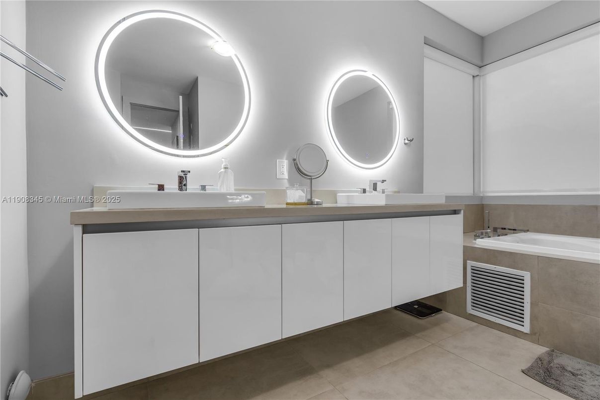 Bathroom, Dual Sink Vanities, Interior