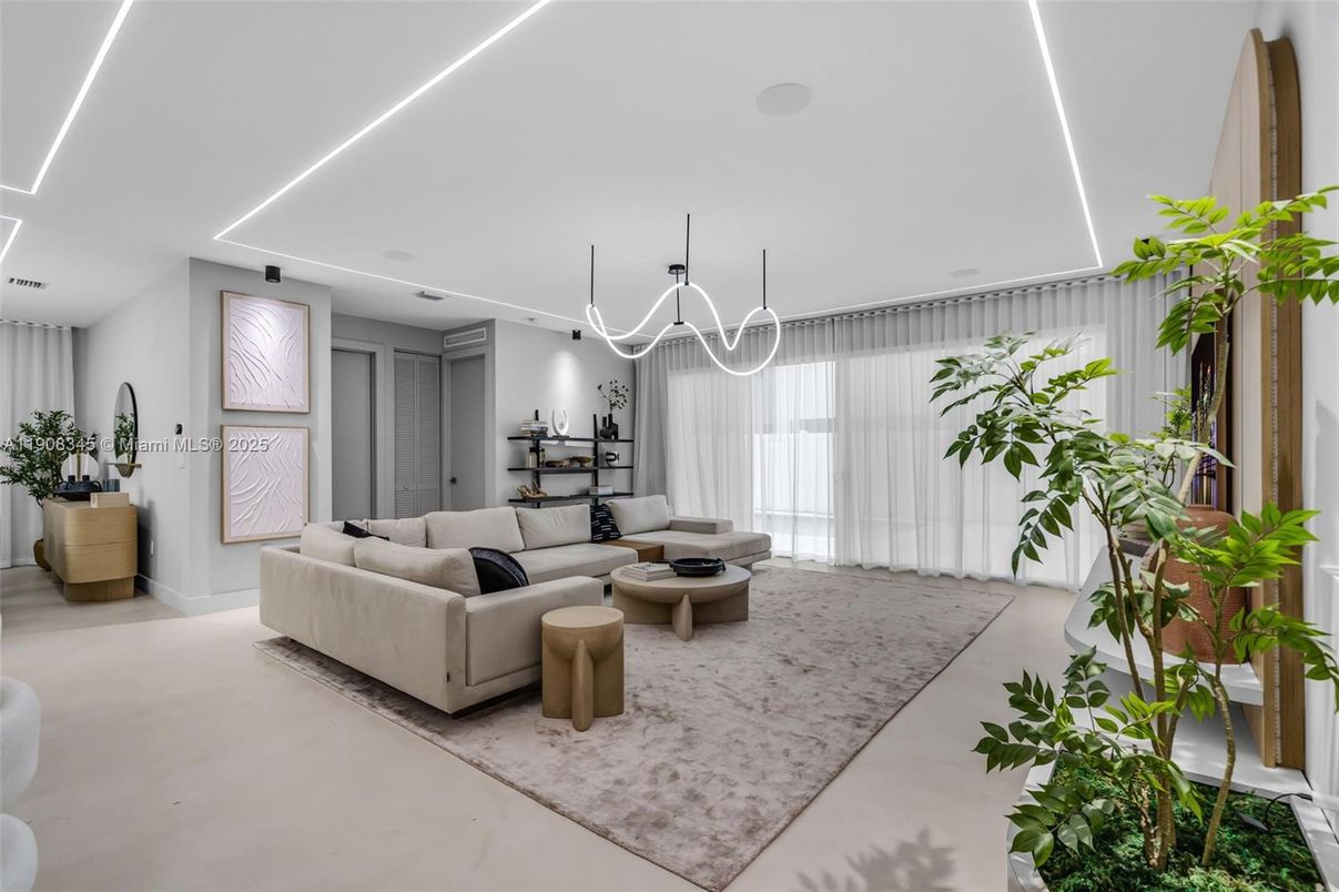 Interior, Living room, Pendant Lights, Recessed Lighting