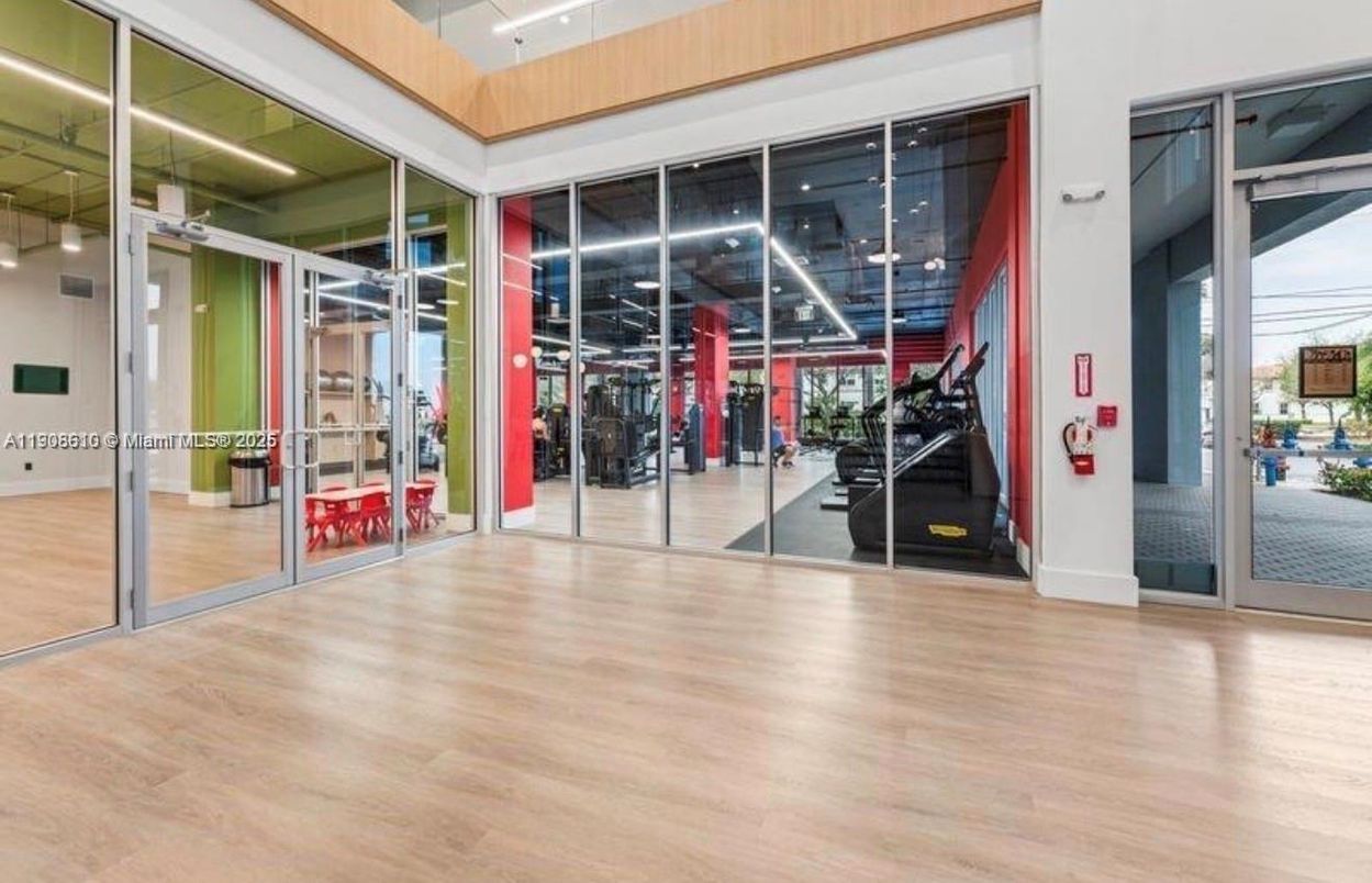 Fitness Equipment, Interior, Recessed Lighting, Wood Texture Flooring