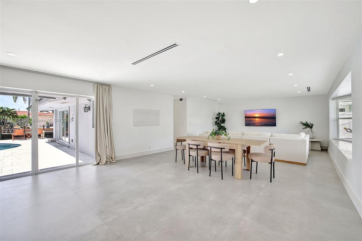 Dining room, Interior, Living room, Recessed Lighting
