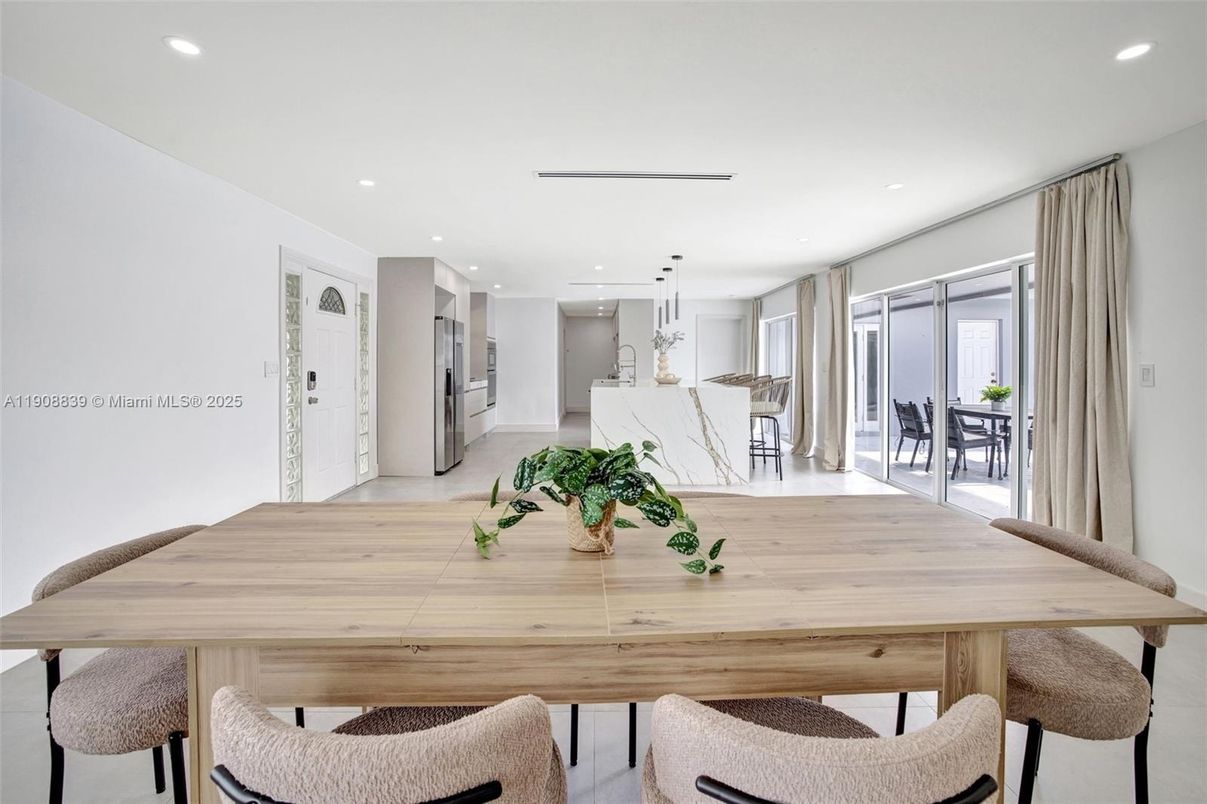 Dining room, Interior, Kitchen, Recessed Lighting