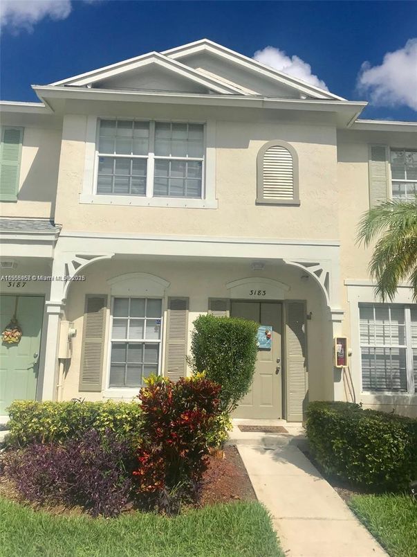 Exterior, Facade, American Craftsman