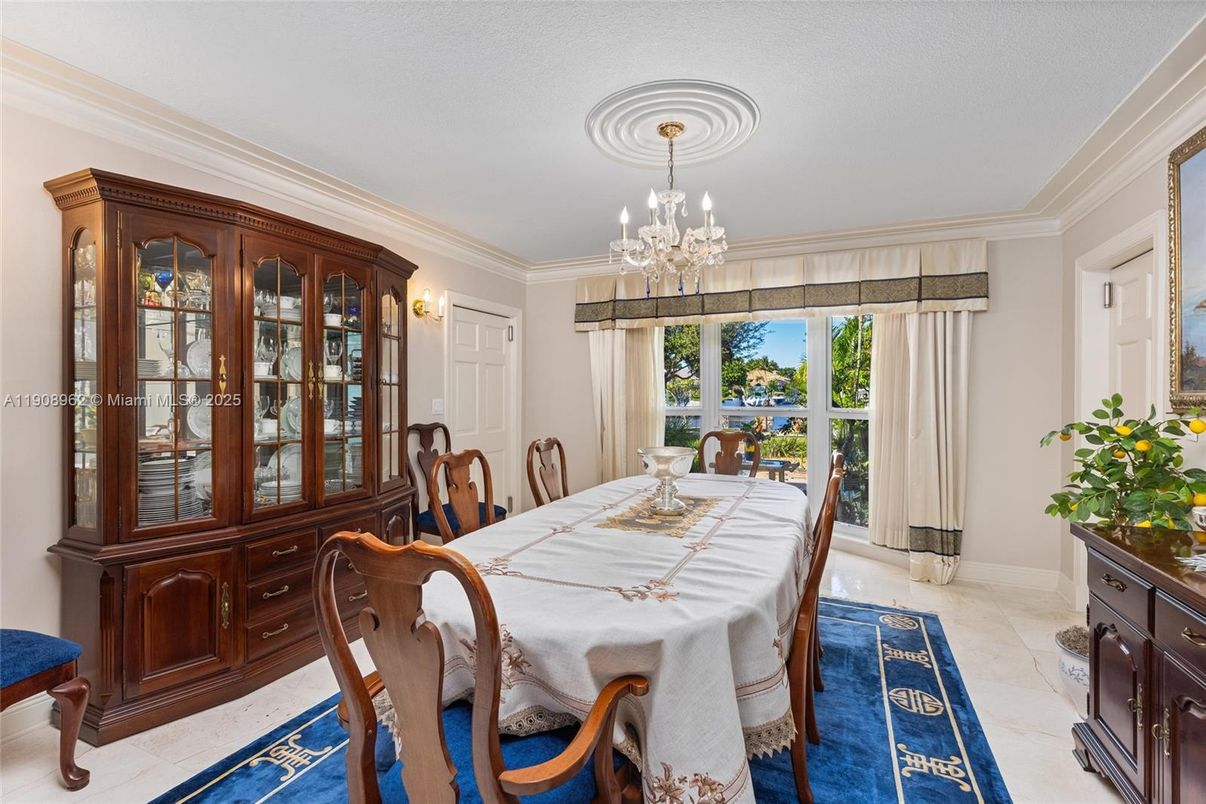 Chandelier, Dining room, Interior