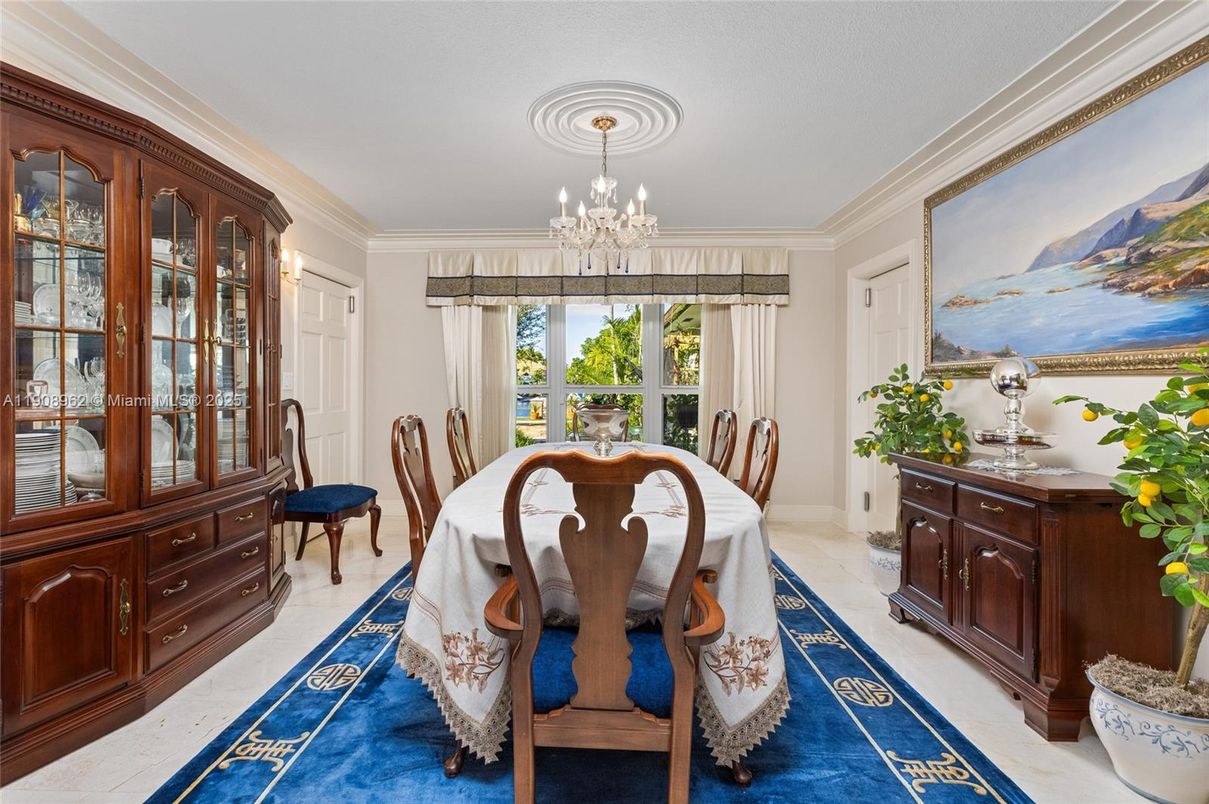 Chandelier, Dining room, Interior