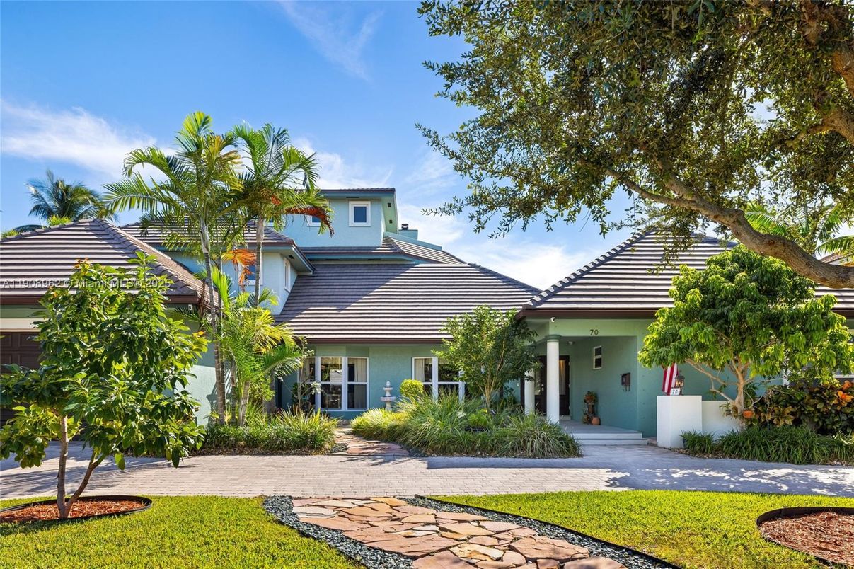 Exterior, Facade, Mediterranean