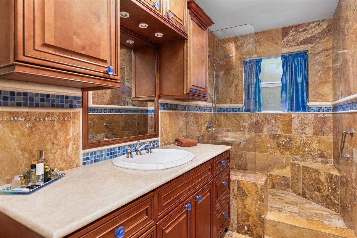 Bathroom, Interior, Recessed Lighting