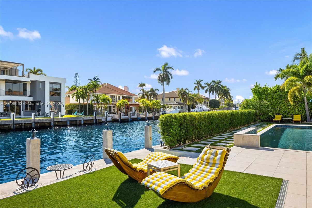 Exterior, Pool, Water