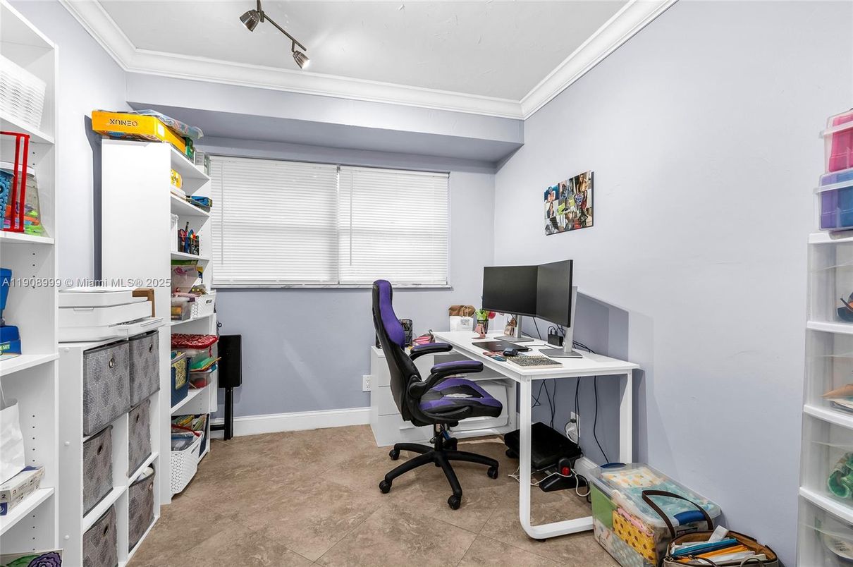 Home Office, Interior