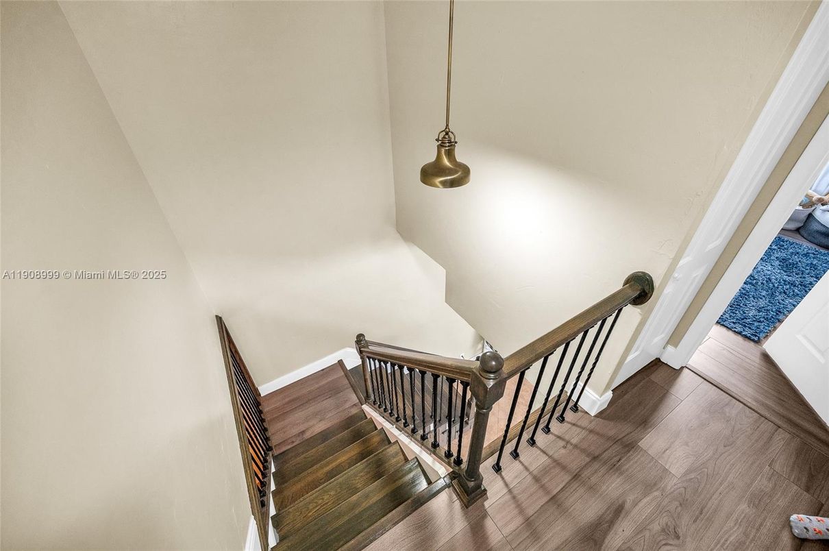 Interior, Pendant Lights, Wood Texture Flooring