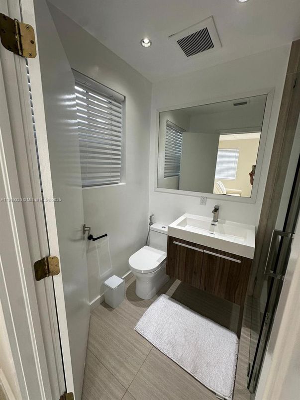 Bathroom, Interior, Recessed Lighting