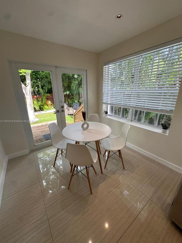 Dining room, Interior, Recessed Lighting