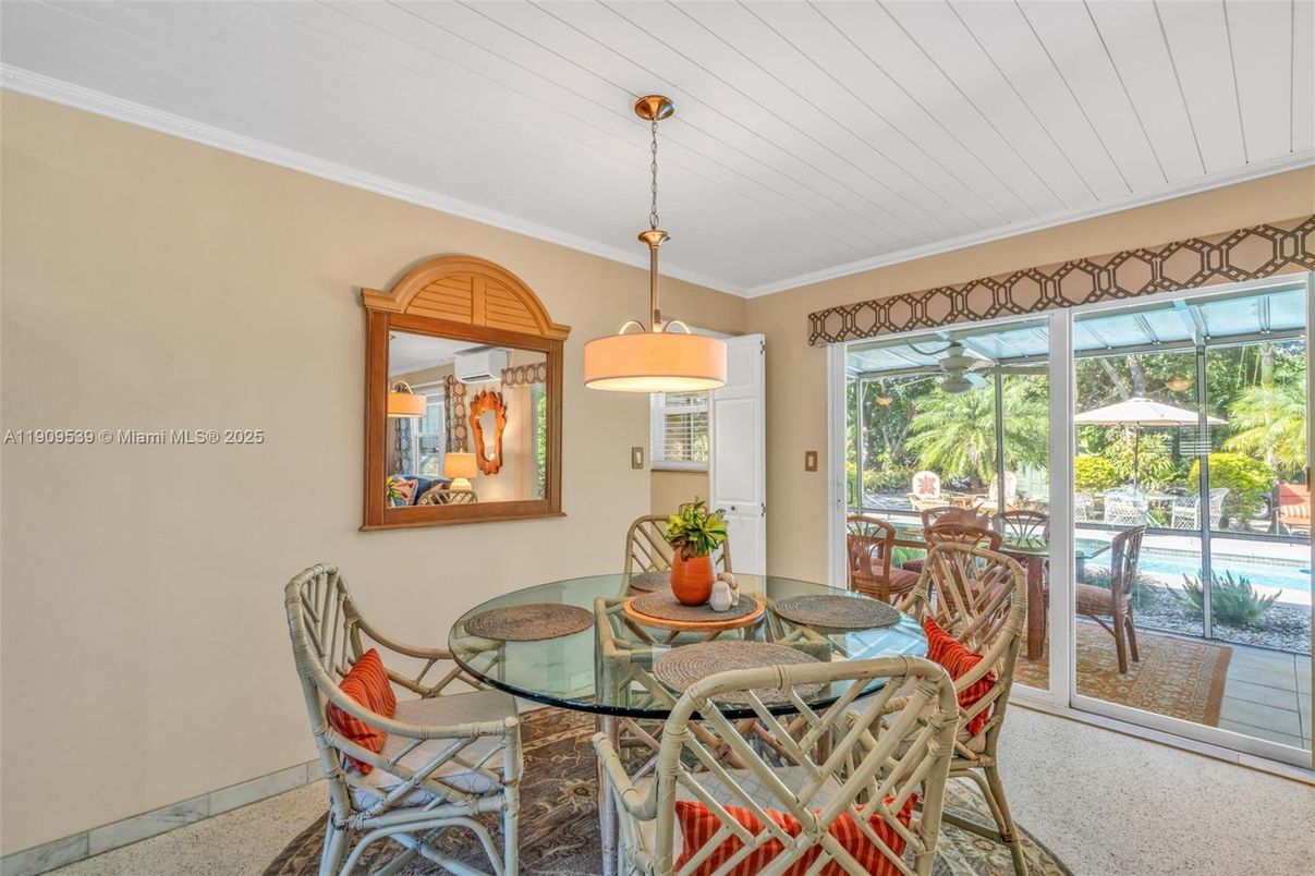 Dining room, Interior, Pendant Lights