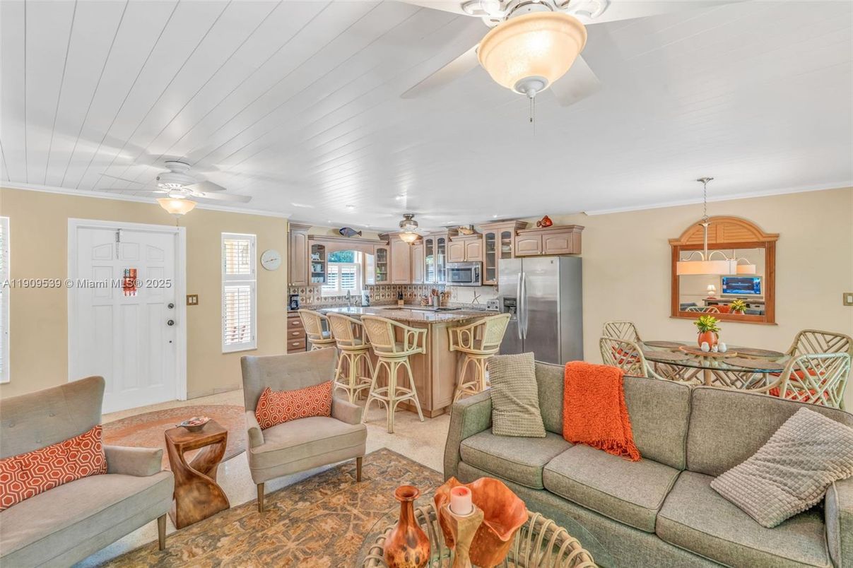 Dining room, Interior, Kitchen, Living room, Stainless Steel Appliances