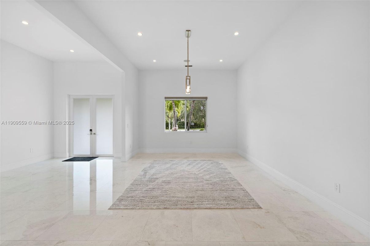 Empty room, Interior, Pendant Lights, Recessed Lighting