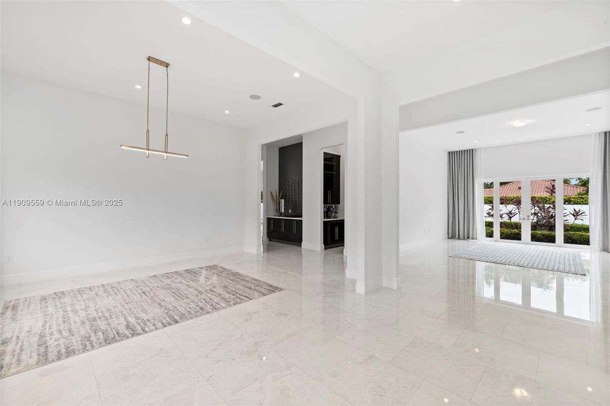 Empty room, Interior, Pendant Lights, Recessed Lighting