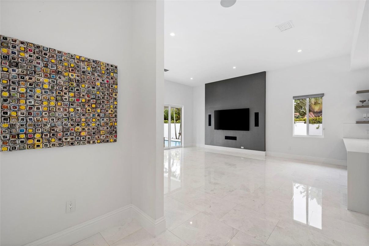 Empty room, Interior, Recessed Lighting