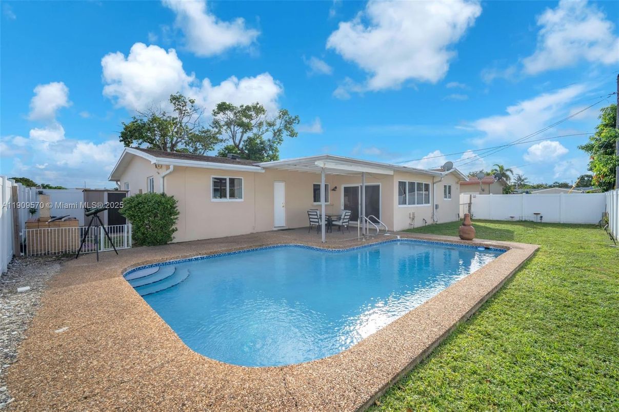 Backyard, Exterior, Pool