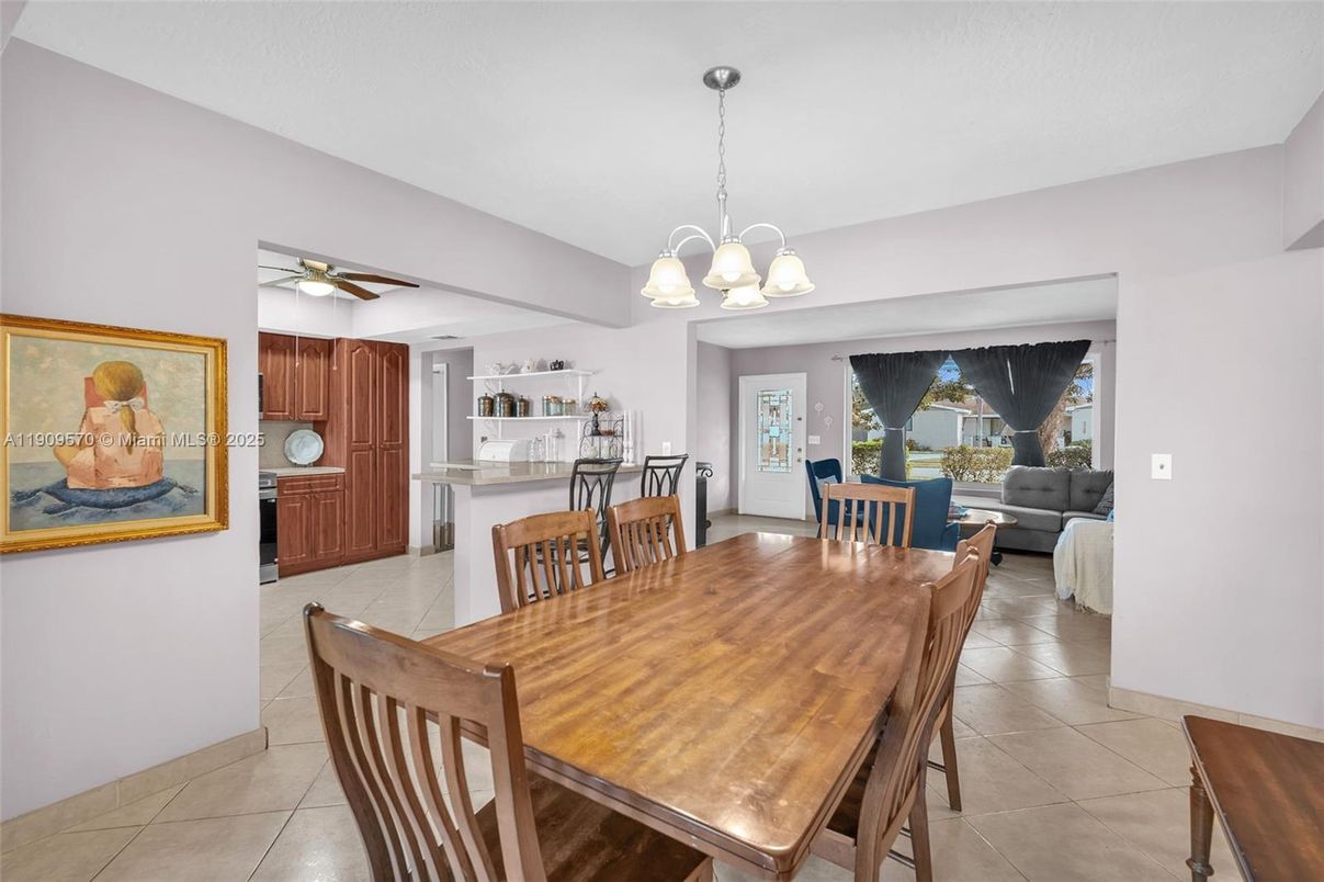 Chandelier, Dining room, Interior, Kitchen, Pendant Lights