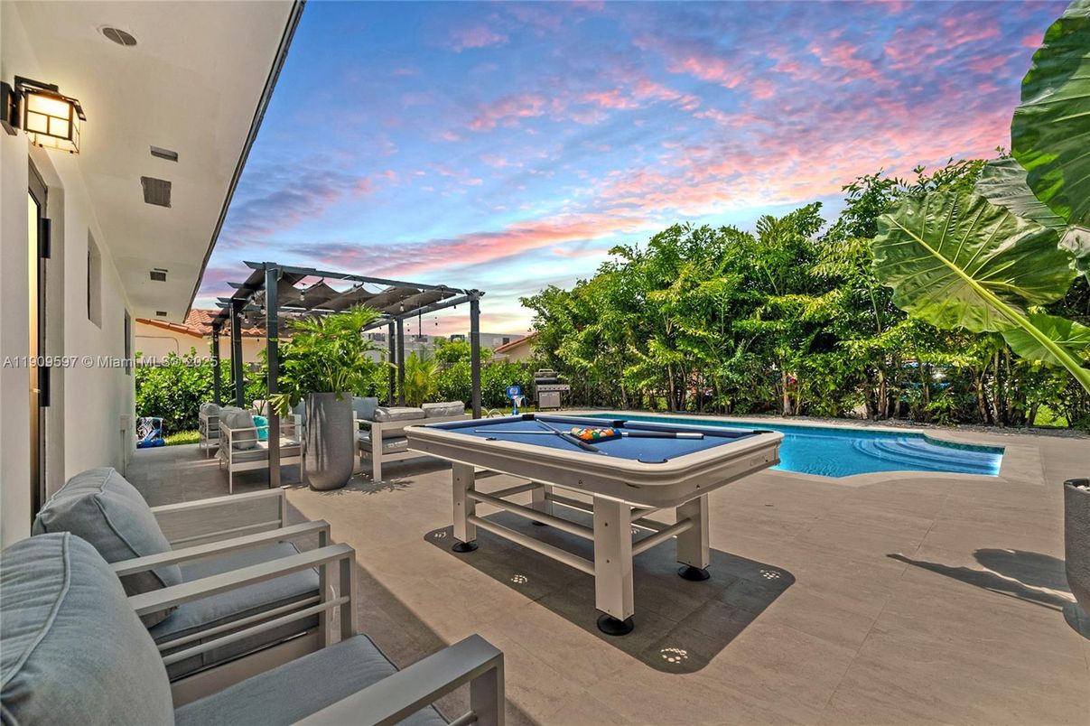 Billiard Table, Exterior, Pool