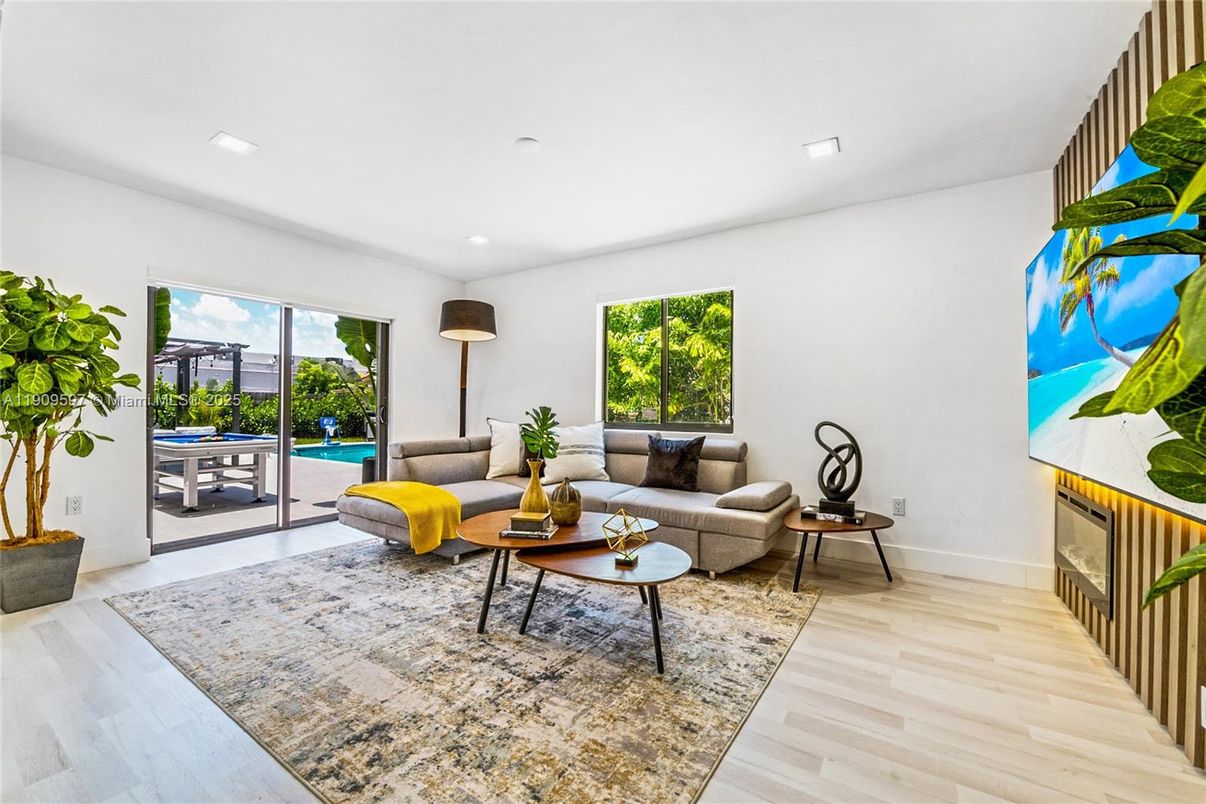 Interior, Living room, Recessed Lighting, Wood Texture Flooring