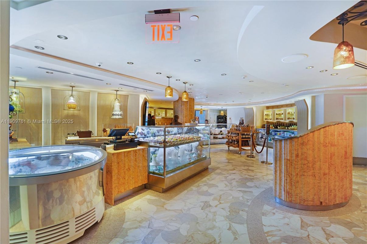 Dining room, Interior, Living room, Pendant Lights, Recessed Lighting