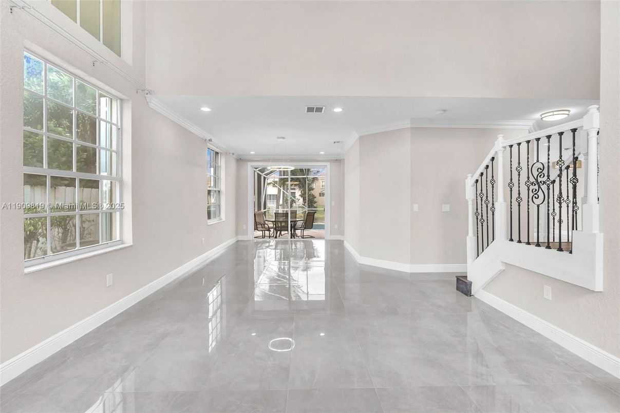 Dining room, Interior, Recessed Lighting