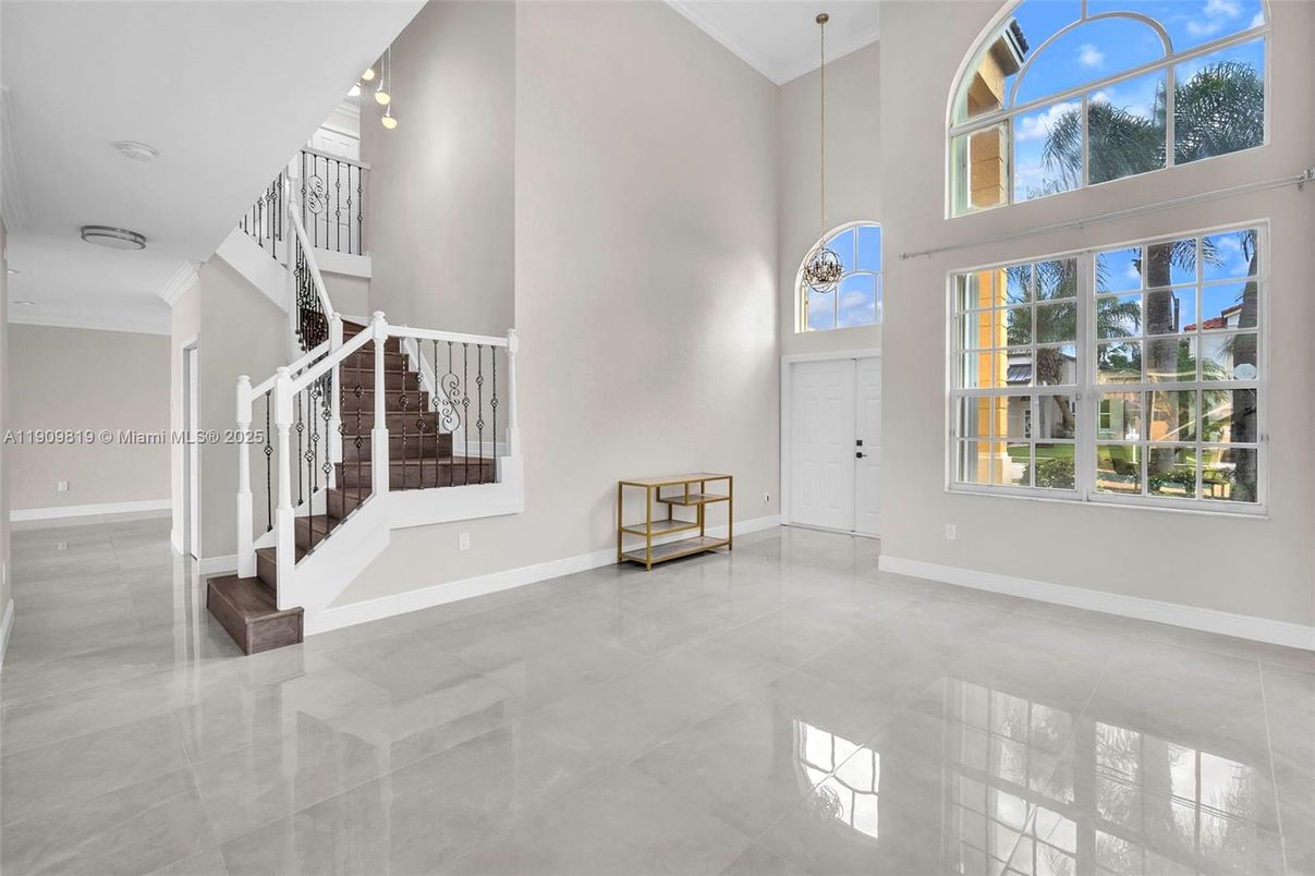 Empty room, Interior, Pendant Lights