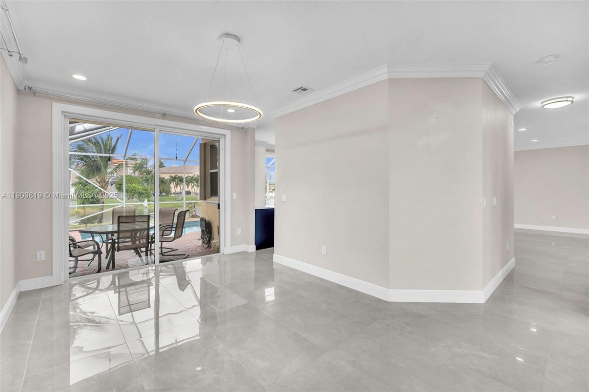 Dining room, Interior, Pendant Lights, Recessed Lighting