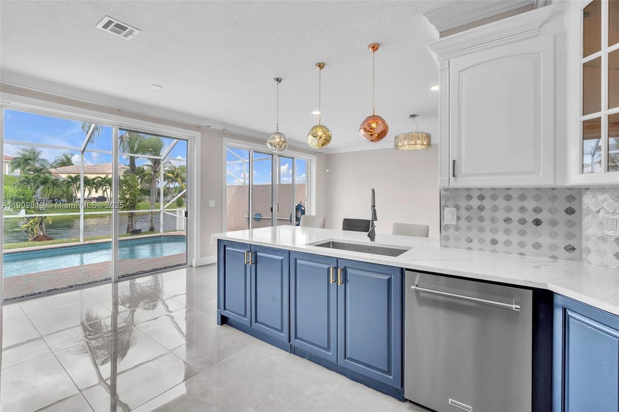 Dining room, Interior, Kitchen, Pendant Lights, Recessed Lighting, Stainless Steel Appliances, Water
