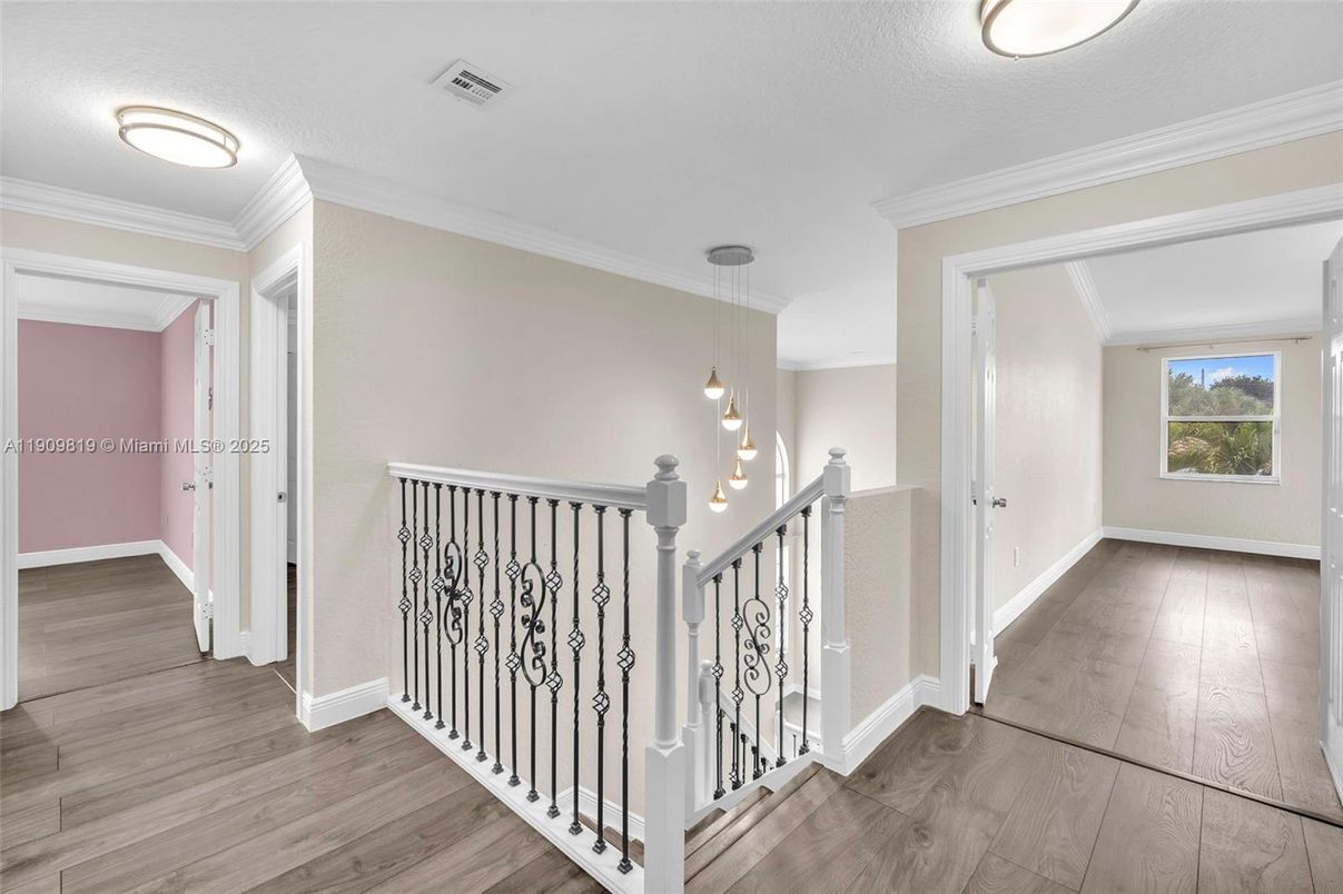 Interior, Pendant Lights, Wood Texture Flooring