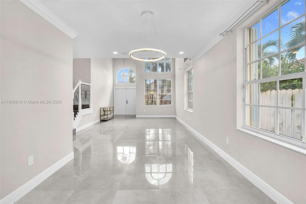 Empty room, Interior, Pendant Lights, Recessed Lighting