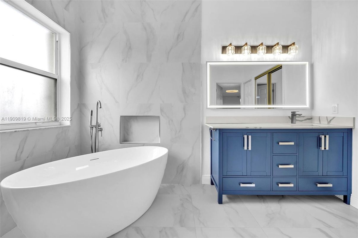 Bathroom, Free Standing Baths, Interior, Marble, Marble Walls