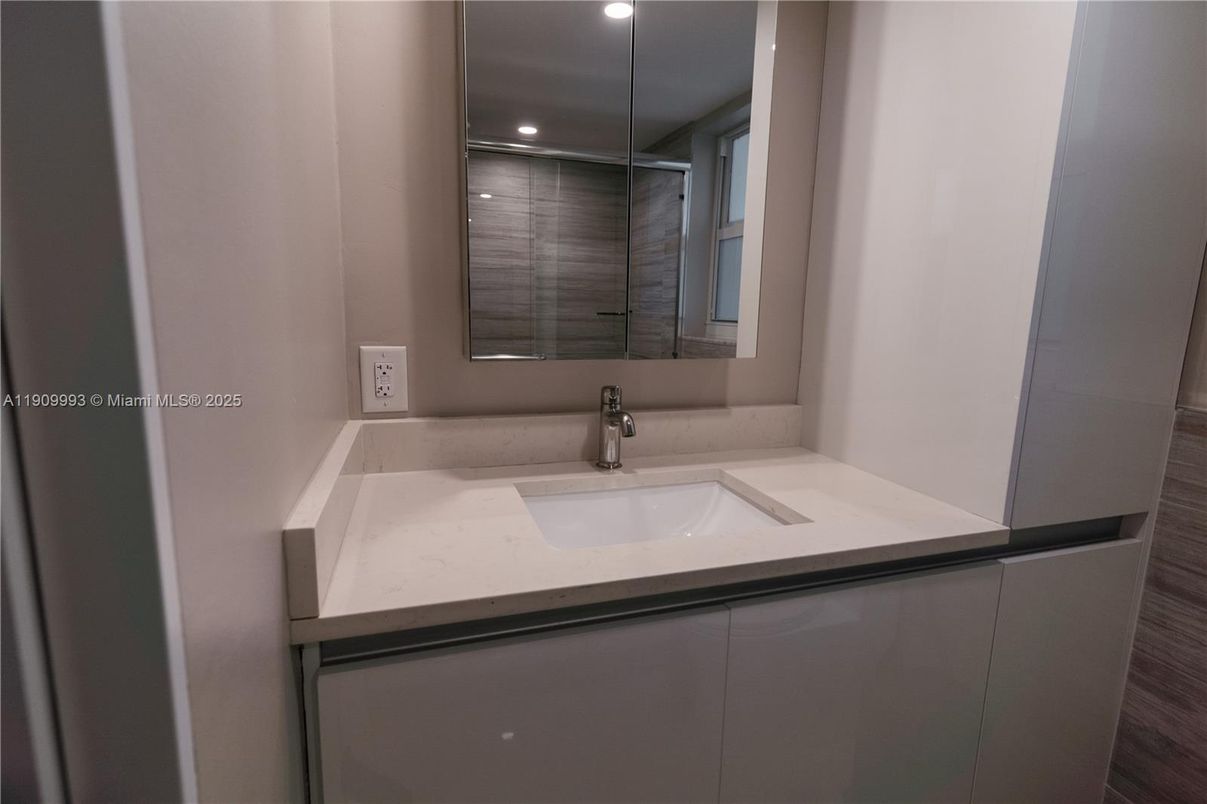 Bathroom, Interior, Recessed Lighting