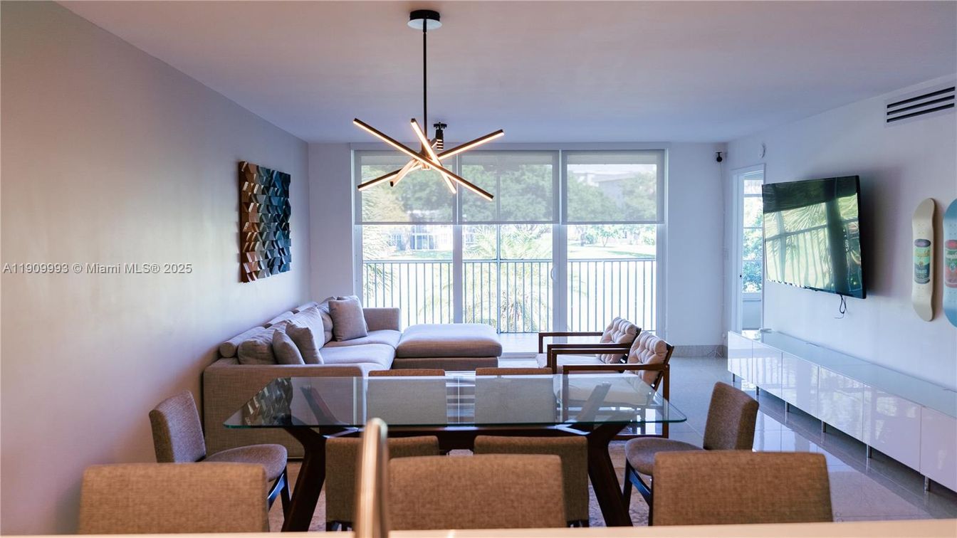 Dining room, Interior, Living room, Pendant Lights
