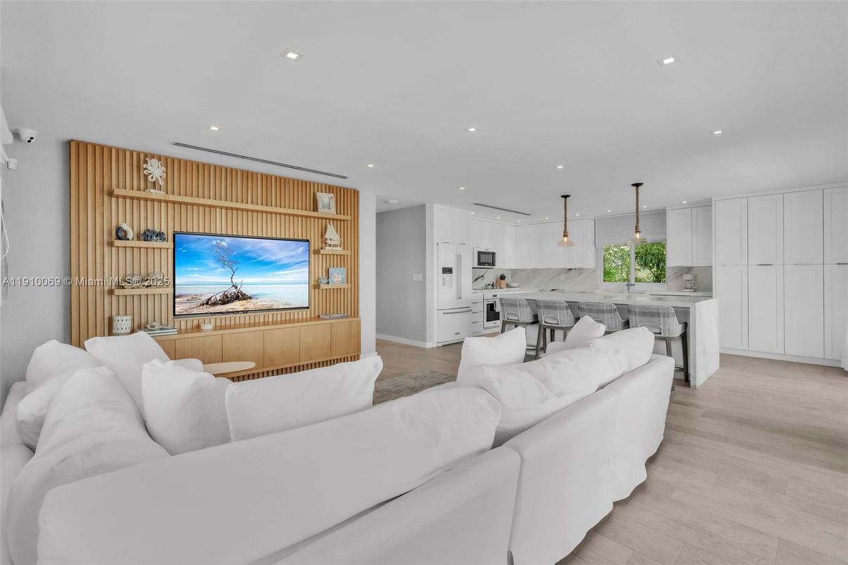 Interior, Kitchen, Living room, Pendant Lights, Recessed Lighting, Wood Texture Flooring, Wooden Walls