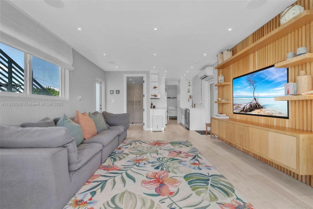 Interior, Kitchen, Living room, Recessed Lighting, Wood Texture Flooring