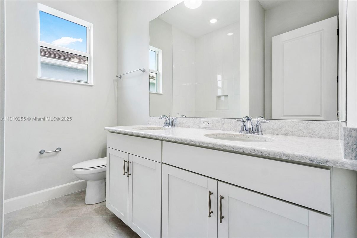 Bathroom, Dual Sink Vanities, Interior, Recessed Lighting