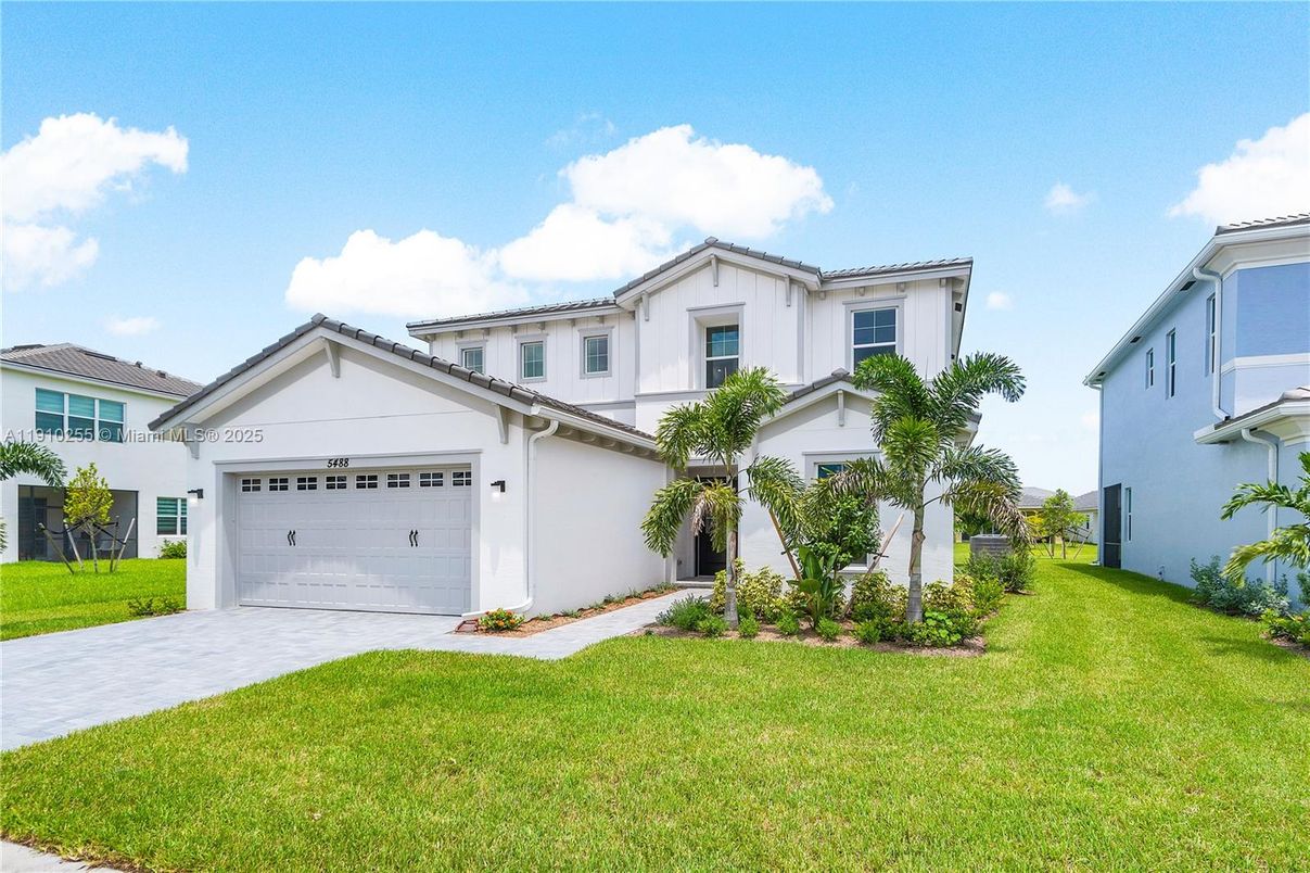 Attached, Exterior, Facade, Spanish Mediterranean