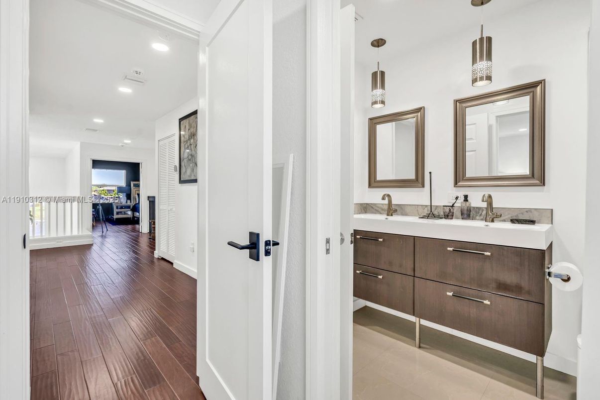 Bathroom, Interior, Pendant Lights, Recessed Lighting, Wood Texture Flooring