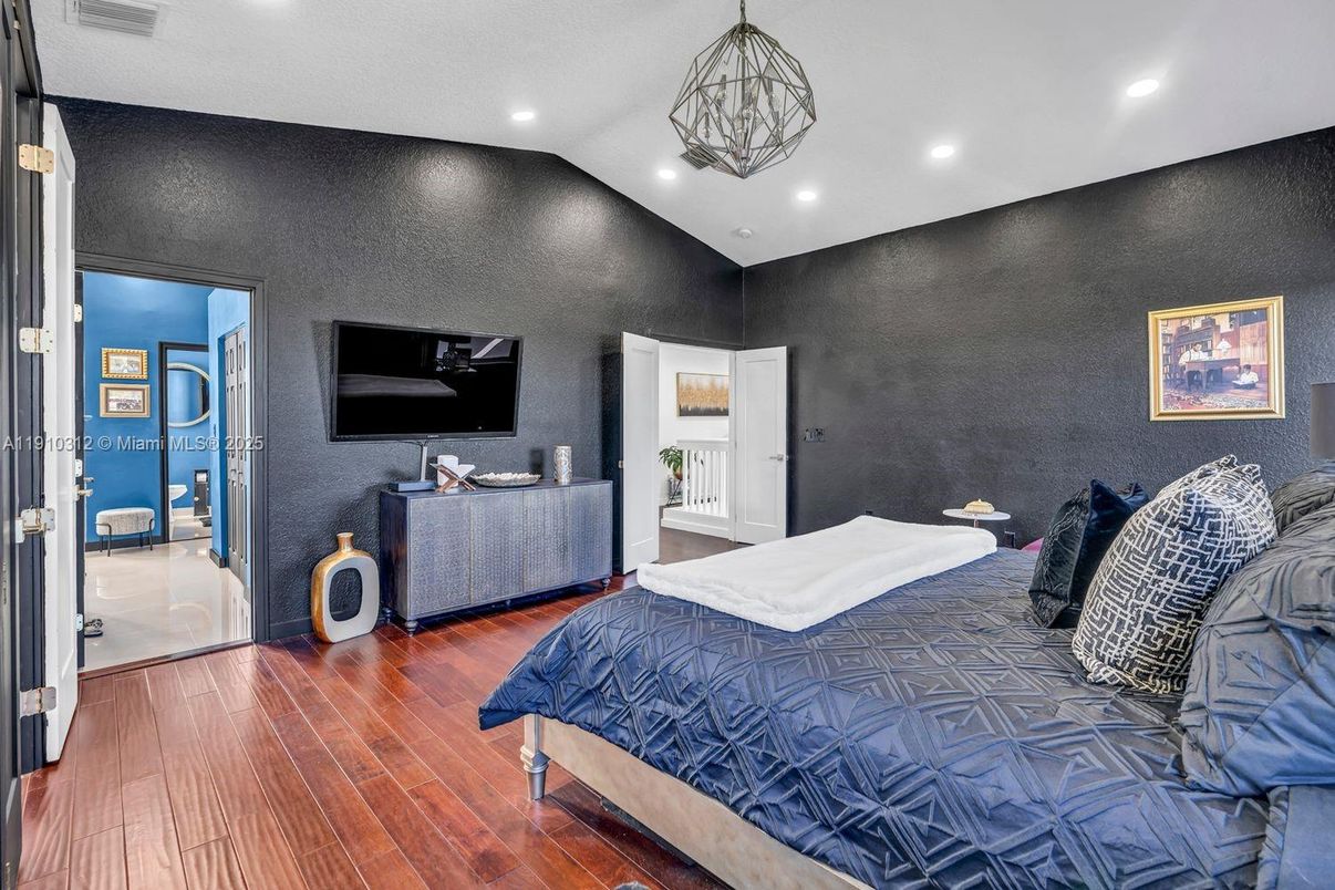 Bedroom, Interior, Pendant Lights, Recessed Lighting, Wood Texture Flooring