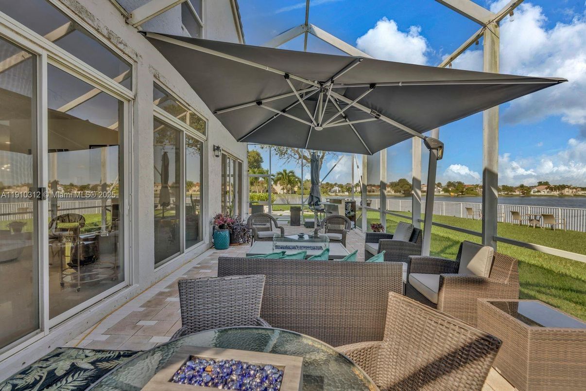 Exterior, Pool, Sun Room, Water