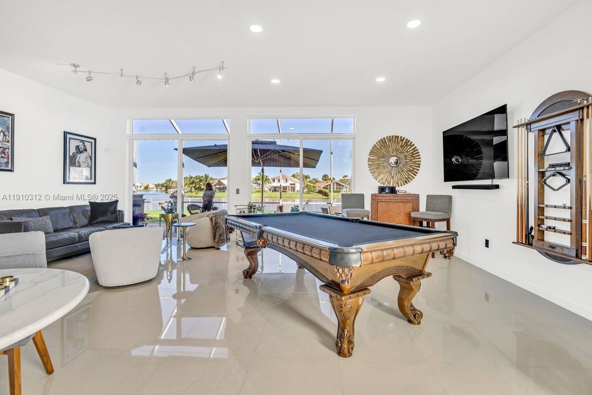 Billiard Table, Game Room, Interior, Living room, Recessed Lighting