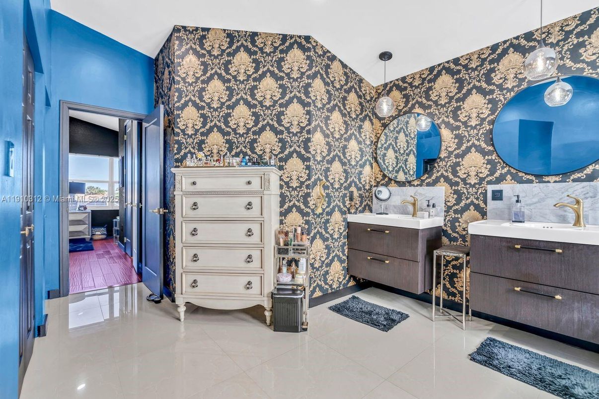 Bathroom, Dual Sink Vanities, Interior, Pendant Lights