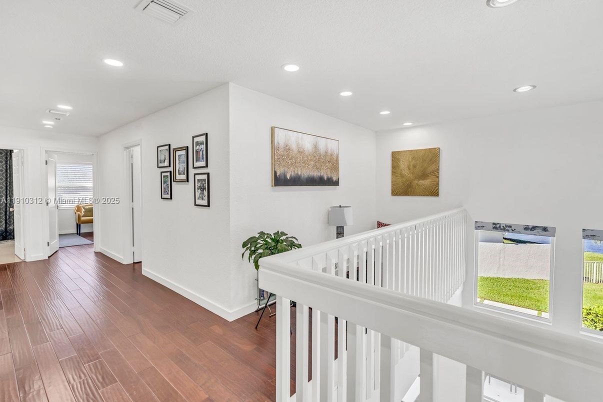 Interior, Recessed Lighting, Wood Texture Flooring