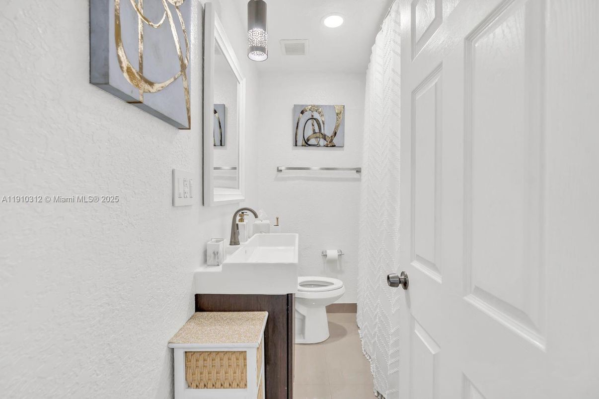 Bathroom, Interior, Recessed Lighting