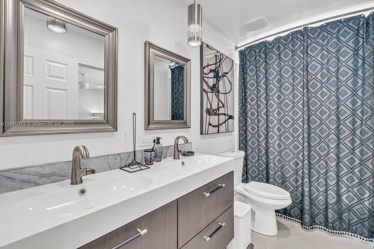Bathroom, Dual Sink Vanities, Interior
