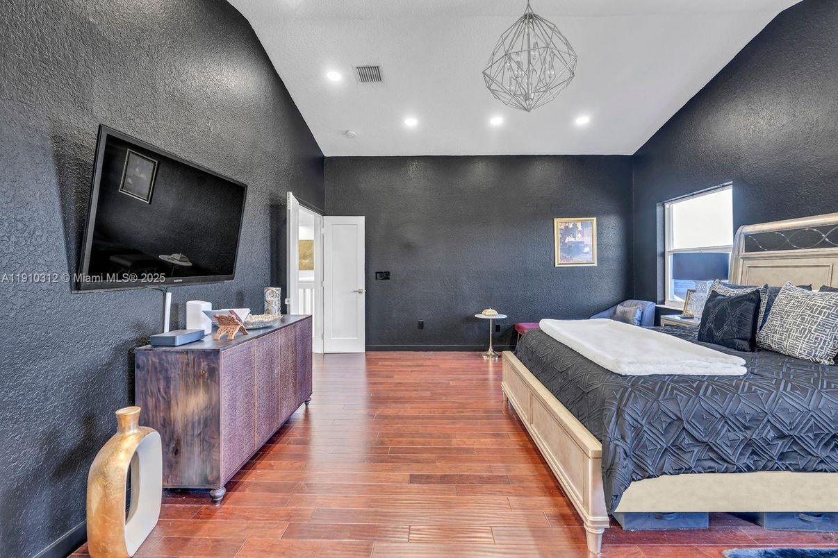 Bedroom, Interior, Recessed Lighting, Wood Texture Flooring