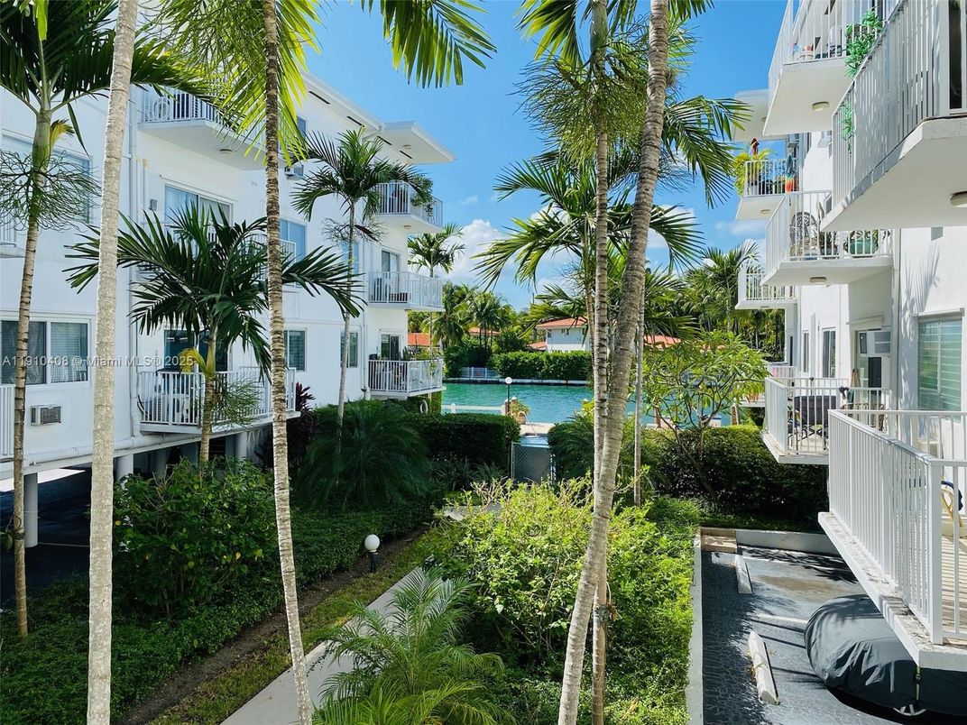 Exterior, Pool, Water